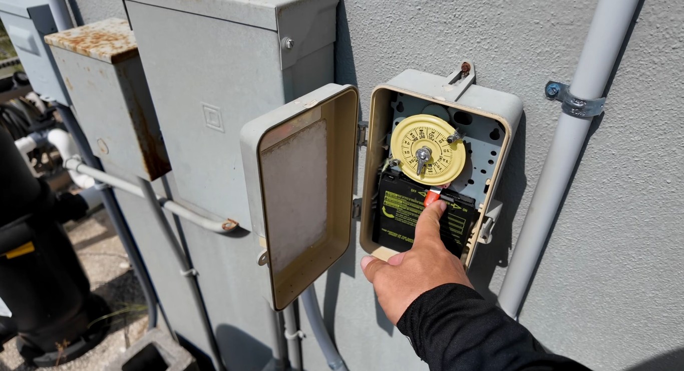 Pool filter and equipment maintenance service in Miami Gardens, FL